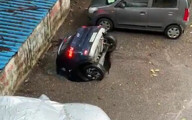 Rupa na parkiralištu