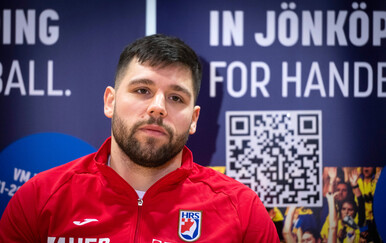 Užas na Euru: Slavić se u trećoj minuti zabio u vratnicu, igrači su odmah u panici dotrčali