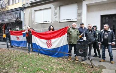 Dražen Keleminec s ekipom prosvjedovao pod prozorima Anke Mrak-Taritaš