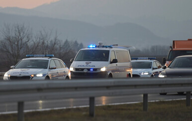 Detalji teške nesreće u tunelu: Prebrzo vozio, izgubio kontrolu i autom se zabio u ogradu