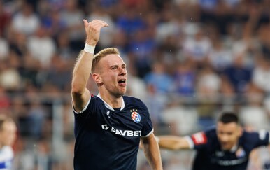 VIDEO Stojković prisilno ušao s klupe pa krasnim golom doveo Dinamo u vodstvo na Opus Areni