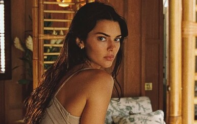 Kendall Jenner objavila je niz potpuno obnaženih fotografija