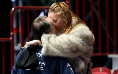 Dagur Sigurdsson na Europskom rukometnom prvenstvu snimljen s tajanstvenom ženom