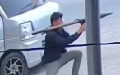 Filipini: Gradonačelnikov automobil gađali protutenkovskom raketom