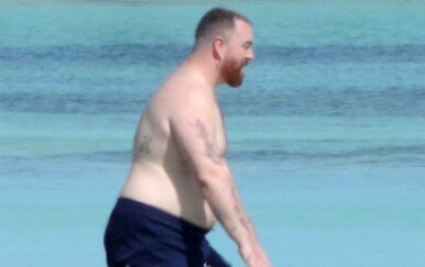 Sam Smith snimljen na plaži