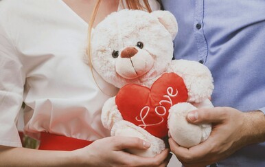 Što pokloniti svojoj djevojci za Valentinovo? 15 poklona koji će je oduševiti