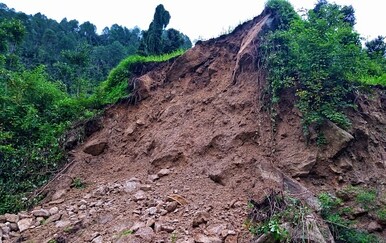 Indonezija: 23 vojnika poginula u klizištu