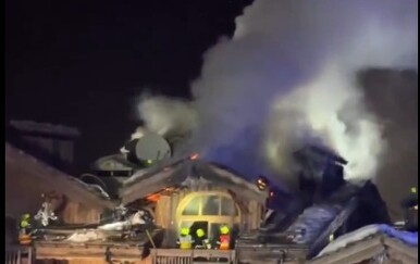 VIDEO Požar u poznatom zimovalištu: Vatrena stihija zahvatila krov luksuznog hotela, evakuirano skoro 300 ljudi