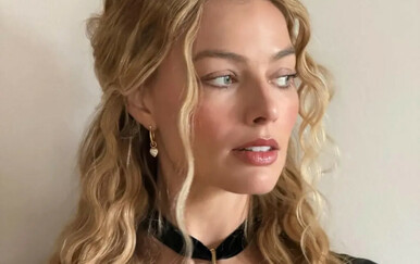Margot Robbie kao gotičarka: Odjevne kombinacije koje nosi za promociju novog filma su oduševile