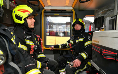 Titan otpornost za istinske heroje: vatrogasci u kampanji za novu REDMI Note 15 seriju