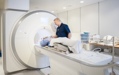 Zašto magnetska rezonancija nije uvijek “bezazlena” pretraga?