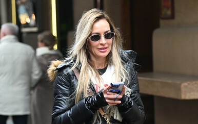 Ulična moda Zagreb u mokrim tajicama i gležnjačama sa skrivenom petom