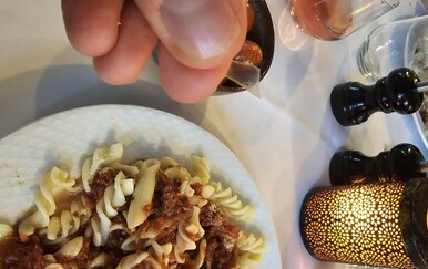 FOTO Prehrane iz horora na rukometnom Euru: Neće vam biti dobro kad vidite što su dobili u zobenoj kaši i bologneseu