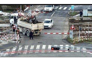 VIDEO Policija objavila nevjerojatnu snimku neodgovornog vozača koji se našao unutar rampi