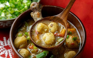 Prefina! Recept za domaću juhu od piletine koja tjera gripu i prehlade