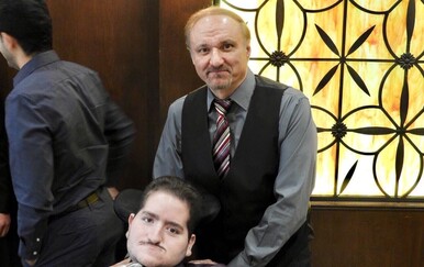 ICE je strpao u zatvor čovjeka koji je brinuo o teško bolesnom sinu, sada ga ne žele pustiti na njegov sprovod