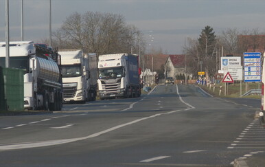 Kaos na granici, kamioni se ne miču četvrti dan: "Probudili su me usred noći, kao da sam kriminalac"