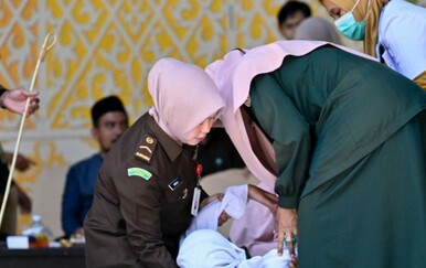 Par u Indoneziji bičevan zbog spolnog odnosa izvan braka