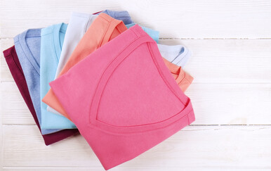 Kako se piše: V izrez ili V-izrez