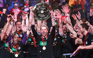 Sigurdsson s "tacnom" u rukama: Naši izbornik nekad davno vodio je kafić u Reykjavíku