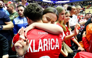 Utjehu nakon poraza od Njemačke hrvatski rukometaši pronašli u zagrljaju svojih najmilijih