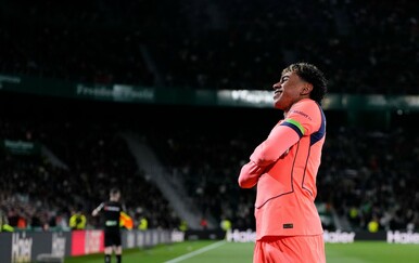VIDEO Barcelona sredila Elche i ostala bez Raphinhe: Olmo namjestio gol Yamalu