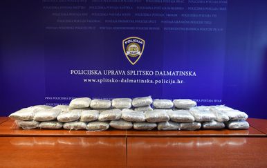 Zaplijenjeno 49 kilograma marihuane (Foto: PU Splitsko-dalmatinska)