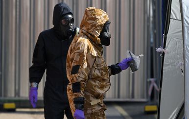 Britanski forenzičari istražuju trovanje Dawn Sturgees i Charlieja Rowleyja (Foto: AFP)