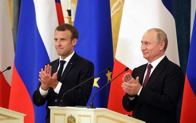 Emmanuel Macron i Vladimir Putin (Foto: AFP)