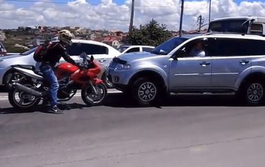 Biker i terenac (Foto: Screenshot/Imgur)