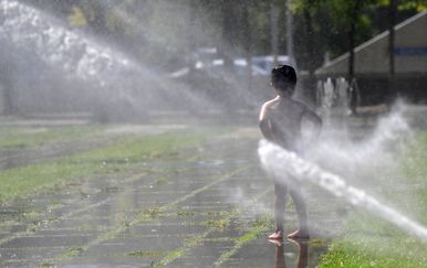 Borba s vrućinom u Njemačkoj (Foto: AFP)