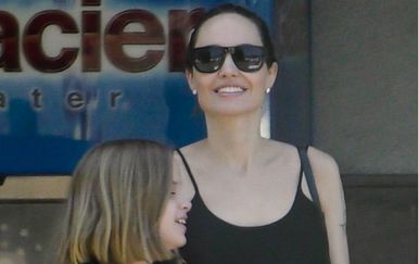 Angelina Jolie u natikačama - 1
