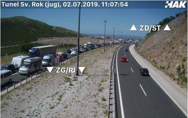 Gužva pred tunelom Sveti Rok (Screenshot: HAK)