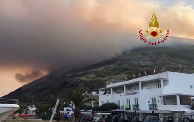 Erupcija Strombolija (Foto: AFP)