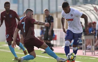 VIDEO Horor scena bivšeg igrača Hajduka: Ostao ležati bez svijesti, suigrači u suzama