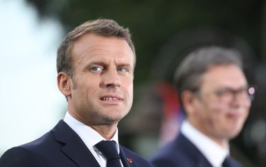 Francuski predsjednik Emmanuel Macron i predsjednik Srbije Aleksandar Vučić (Foto: AFP)