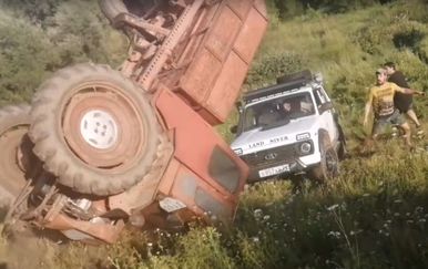 Traktor i Lada (Foto: Screenshot/YouTube)