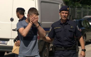 Privođenje osumnjičenih za napad u Puli (Foto: Dnevnik.hr)3