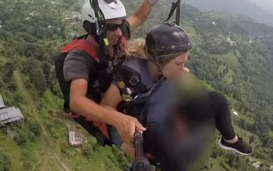 Povraćanje u zraku (Foto: Screenshot/YouTube)