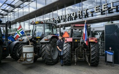 Traktori na aerodromu