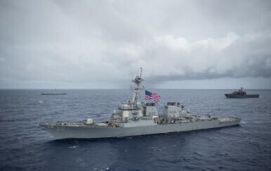 Razarač USS Benfold