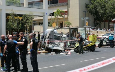Muškarac se u Tel Avivu u ljude zabio automobilom - 1