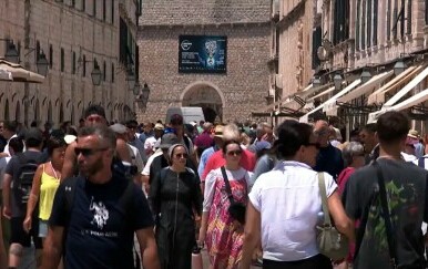 Previše turista u Dubrovniku - 2
