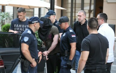 Privođenje osumnjičenog za ubojstvo 18-godišnjakinje - 1