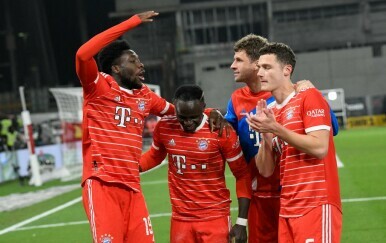 Sadio Mane slavi pogodak sa suigračima iz Bayerna