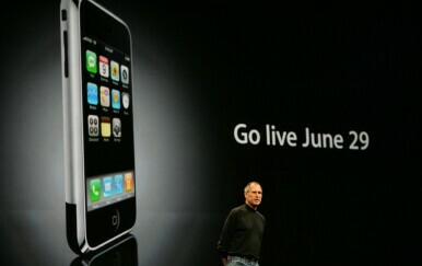 Steve Jobs i prvi iPhone