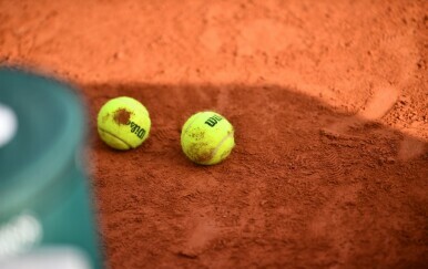 Tenis na zemlji
