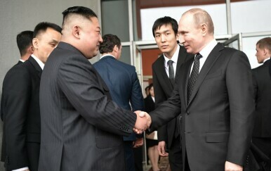 Kim Jong Un i Vladimir Putin - arhivska fotografija