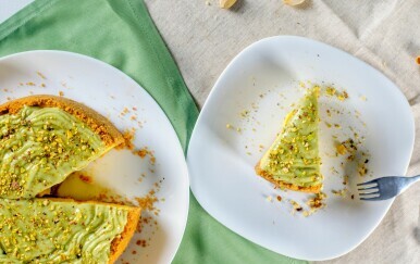 Cheesecake s pistacijom