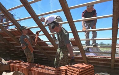 Pripadnici Hrvatske vojske pomažu stanovništvu u Bošnjacima - 7